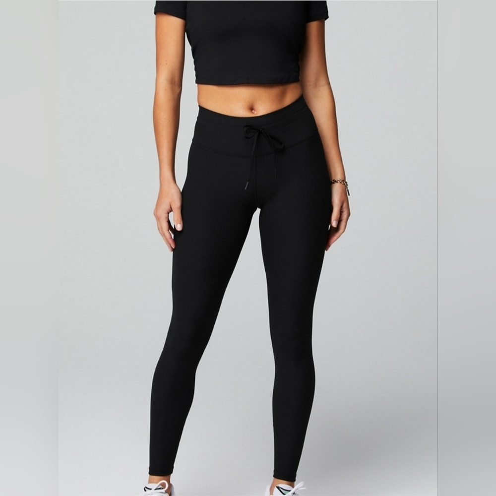 Fabletics Oasis Rib High-Waisted Legging - Grey